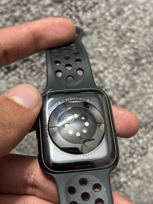 Apple watch series 6 44mm nike edition with extra body 1