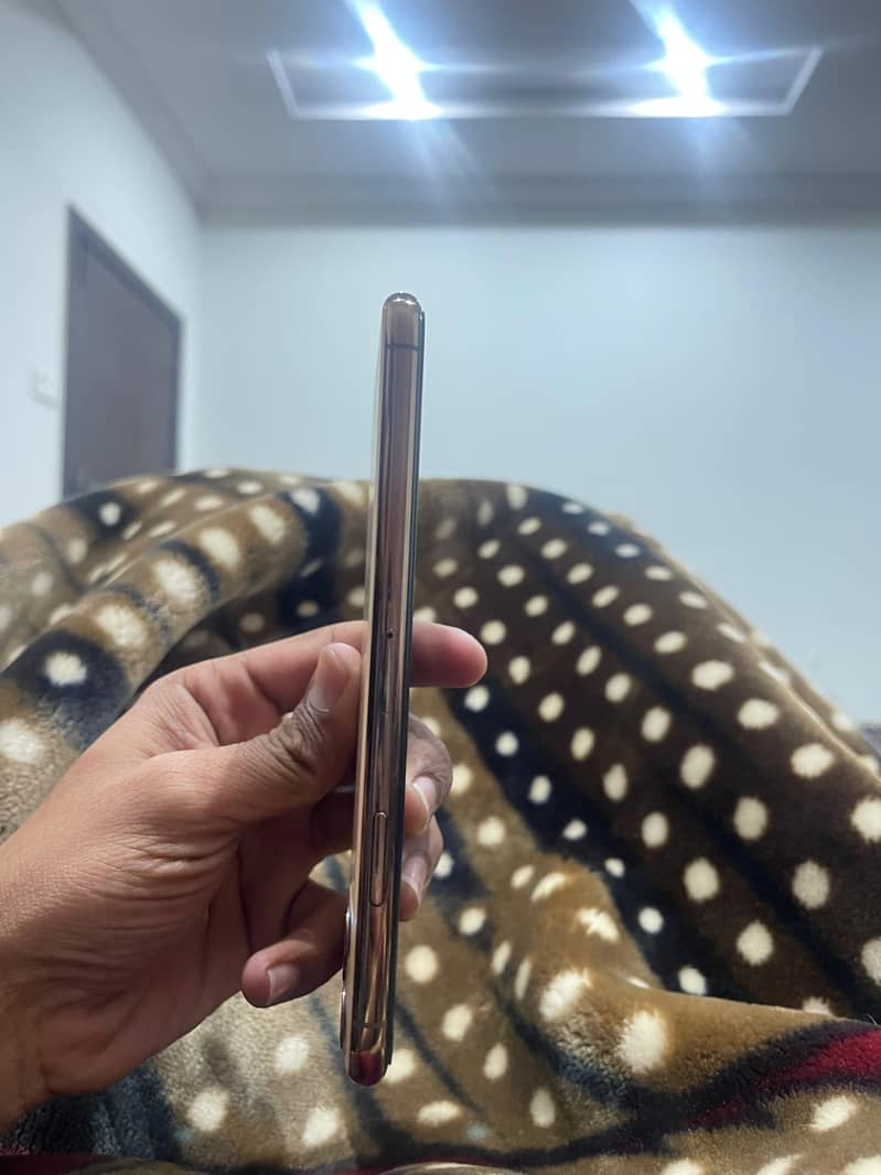 Apple iPhone 11 Pro Max 1