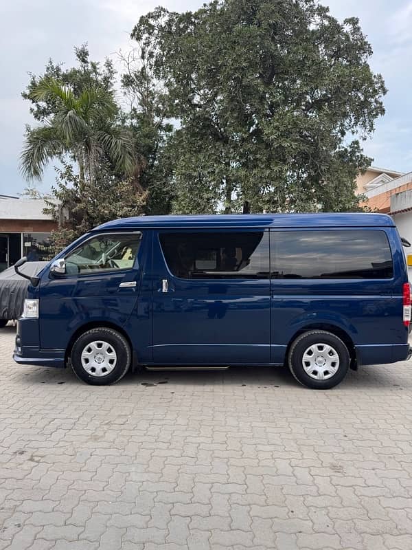 Toyota hiace 2