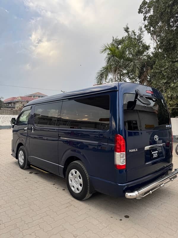 Toyota hiace 3