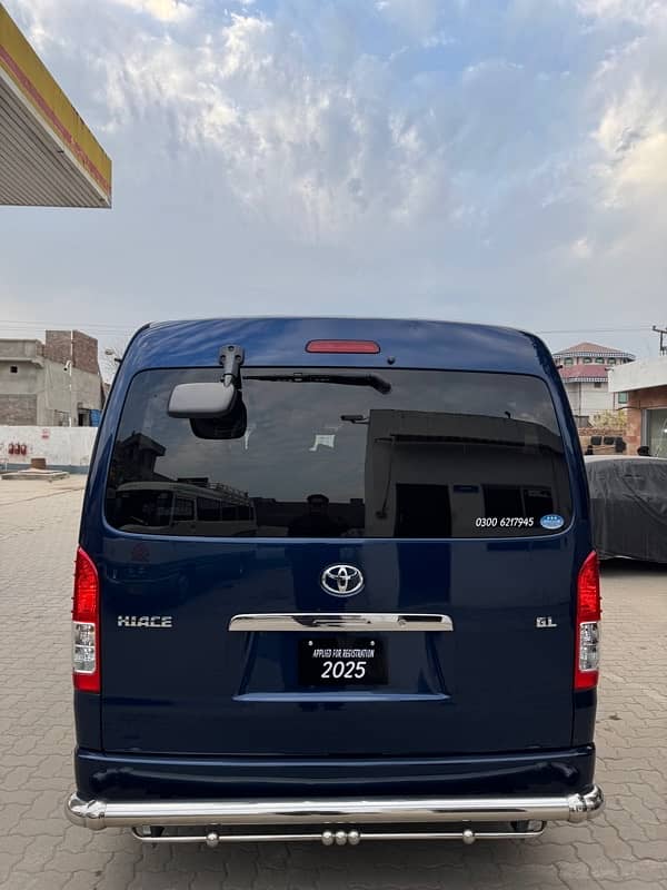 Toyota hiace 4