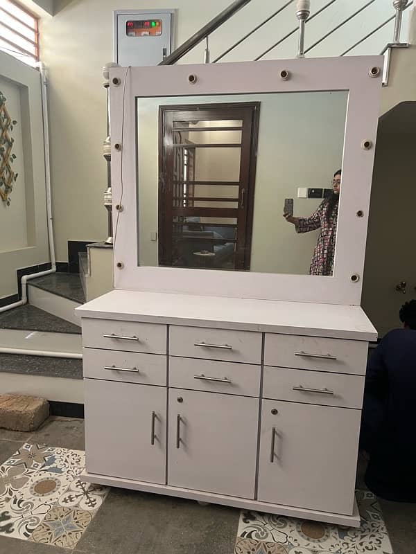 dressing table with 6 drawers and 2 cabinets 0