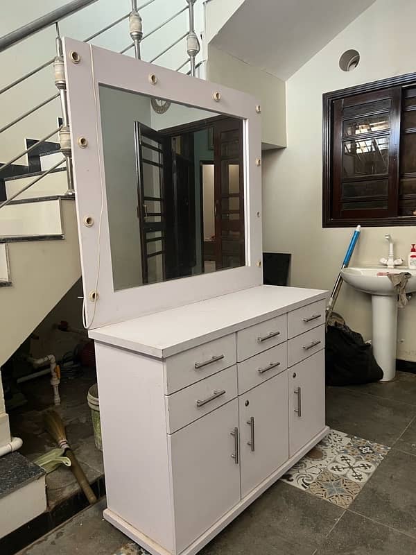 dressing table with 6 drawers and 2 cabinets 1