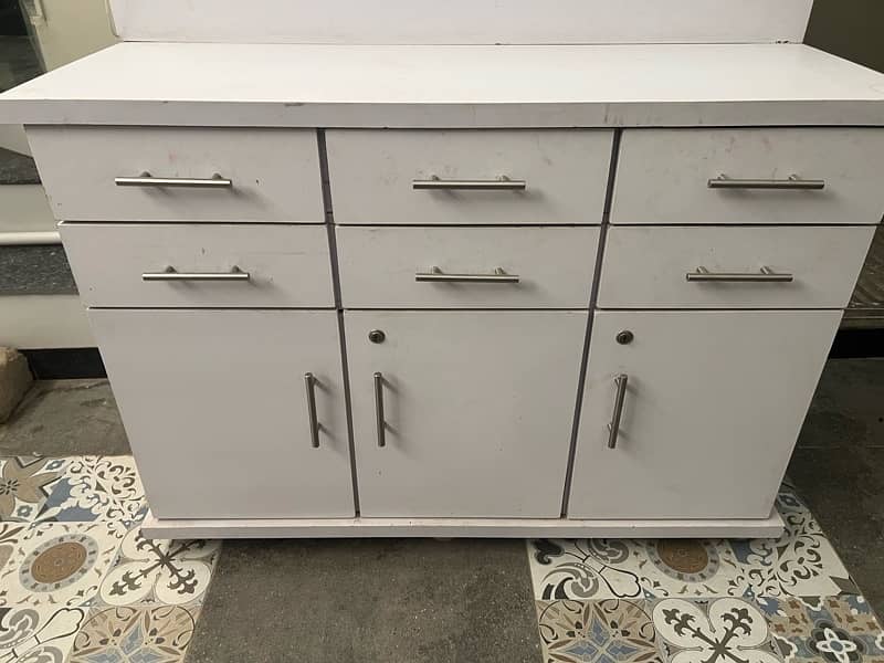 dressing table with 6 drawers and 2 cabinets 4