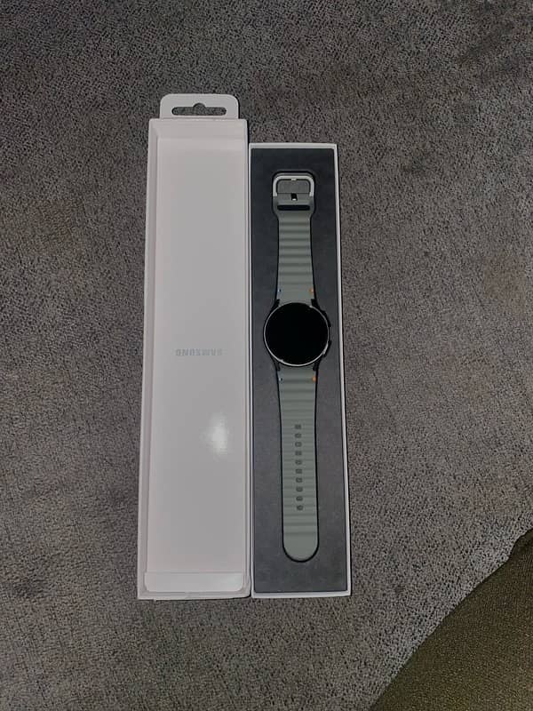 Samsung watch 7 40 mm brand new non active 0