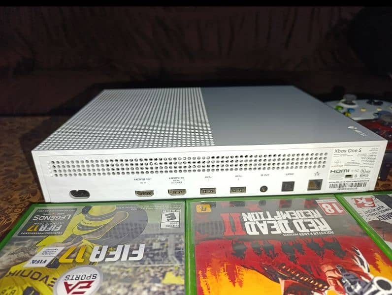 Xbox One S 1Tb 5