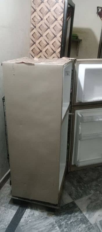 samall size frige for sell 6