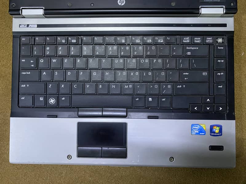 HP EliteBoo 8440p 8 GB 128 SSD 320 HDD 2