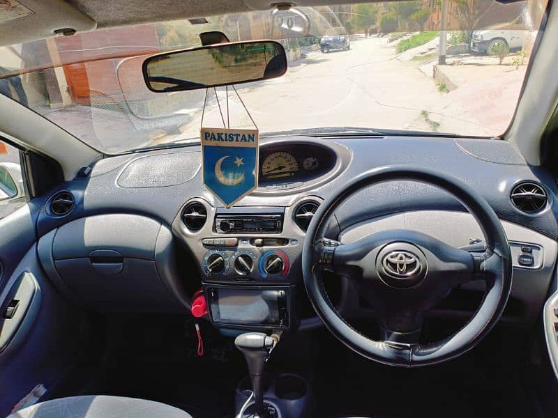 Toyota Vitz 2002 4