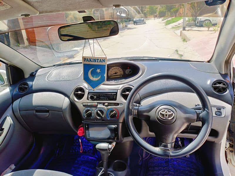 Toyota Vitz 2002 5