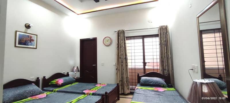 GIRLS HOSTEL with fully Furnished Rooms for WORKING Women UMT, KIPS, NOA, JOBIAN Girls 5