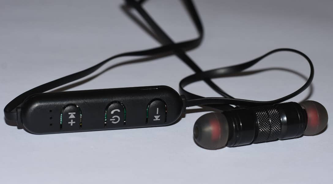 Magnetic Bluetooth handsfree 2