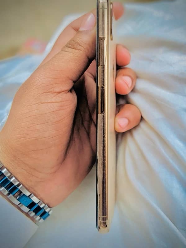 i phone xs max pta approve 256gb Gold colour 7