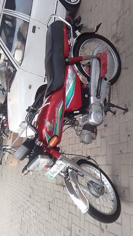 Honda 70 new condition 1