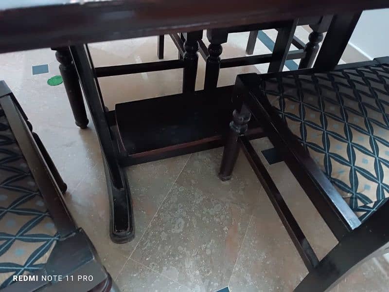 01 Dining table and 4 chairs are for sale in reasonable price 2