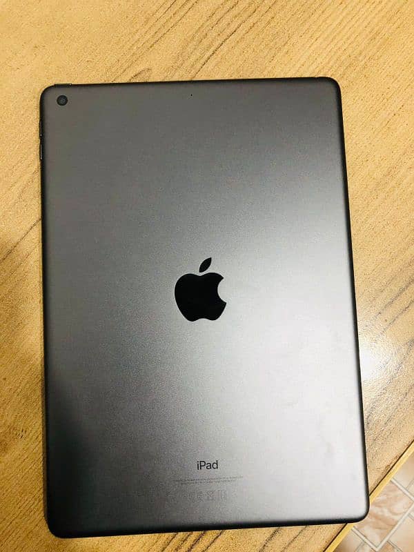 IPAD 9th GENERATION 64 Gb(Slightly Used) 1