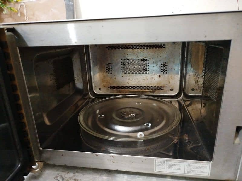 Oven with excellent condition 2