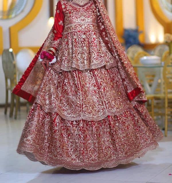 Indian bridal lehenga with jewellery 2