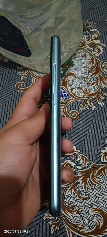 realme C21Y urgent sell money needed screen cracked works fully 2