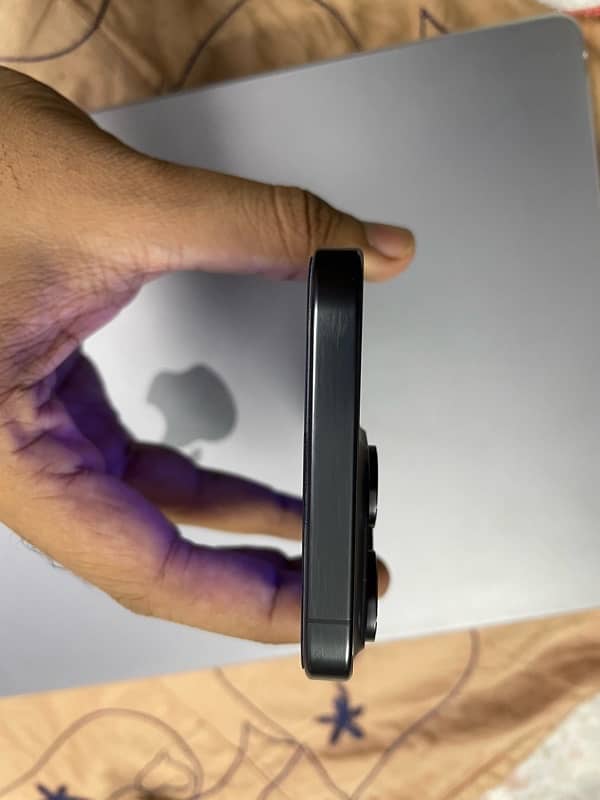 iPhone 15 pro max jv 256gb Black 4