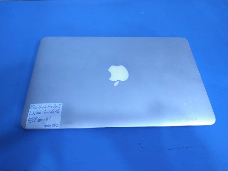 MacBook Air 2013 ( 11-inch ) 0