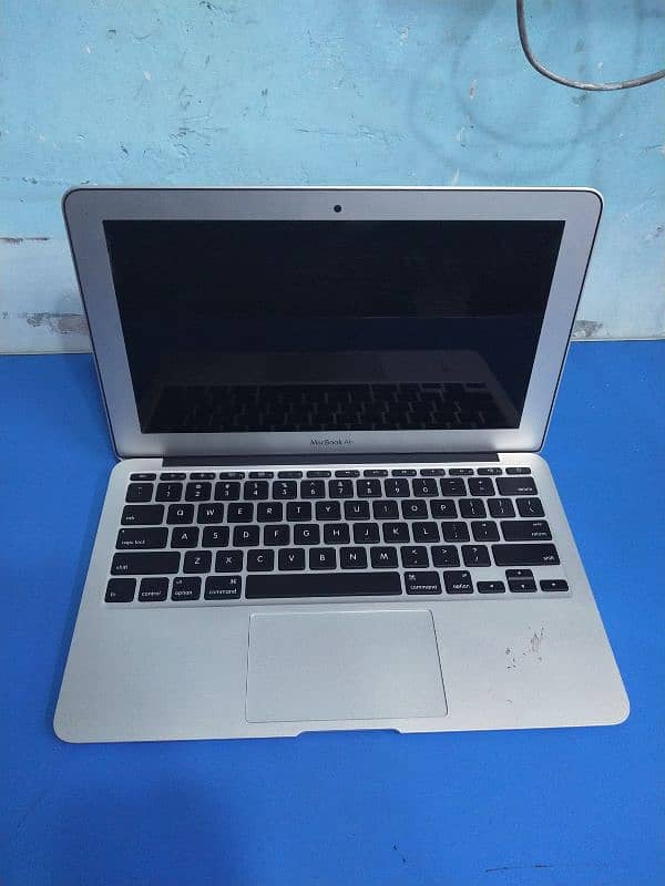 MacBook Air 2013 ( 11-inch ) 1