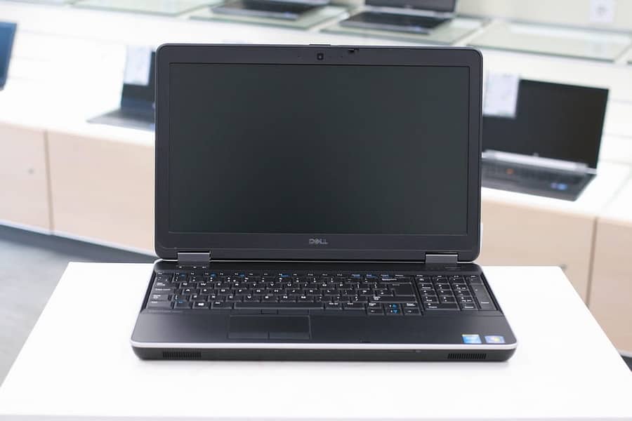 Dell | core i7-4th gen MQ Quad-core | 2gb graphics | 15.6″ Display 2