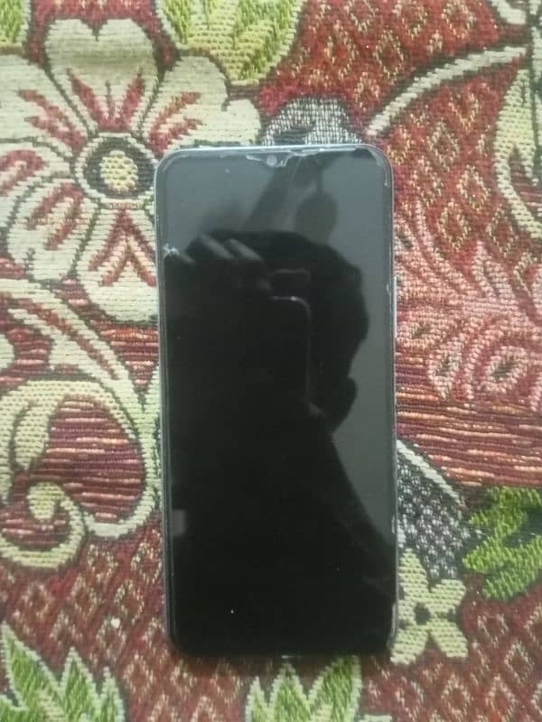 Vivo y12 a 3.32 panel change hai Glass upr se halka sa crack ha 0