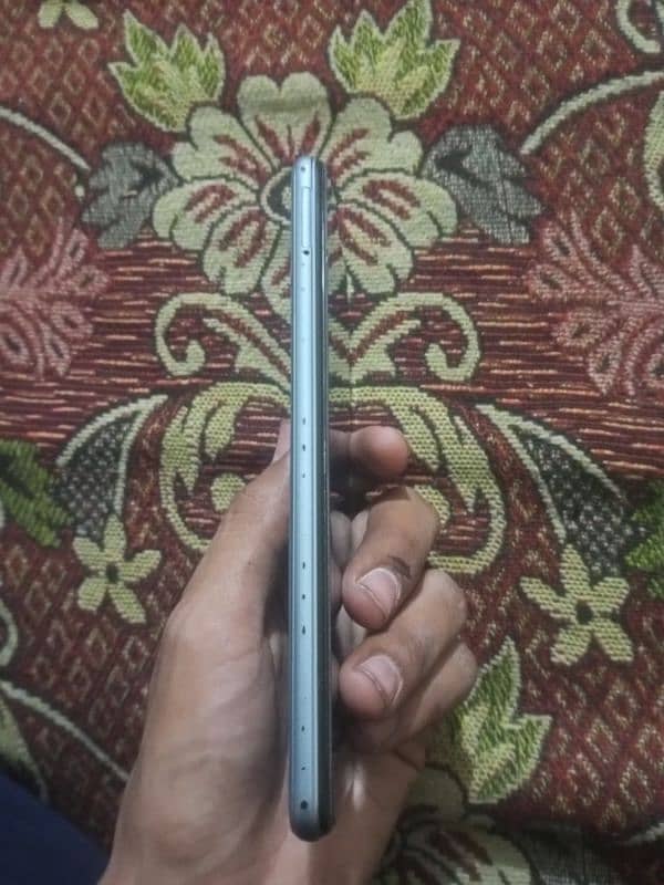 Vivo y12 a 3.32 panel change hai Glass upr se halka sa crack ha 2