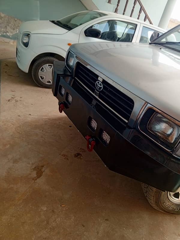 Toyota Hilux 1993 in new condition 1