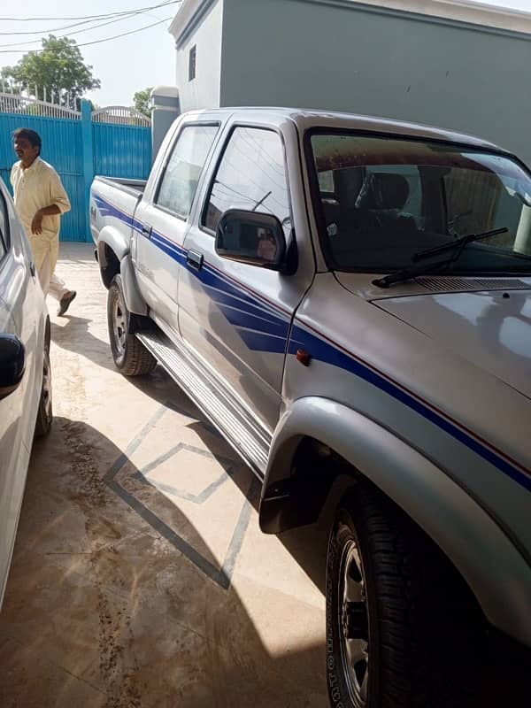 Toyota Hilux 1993 in new condition 2