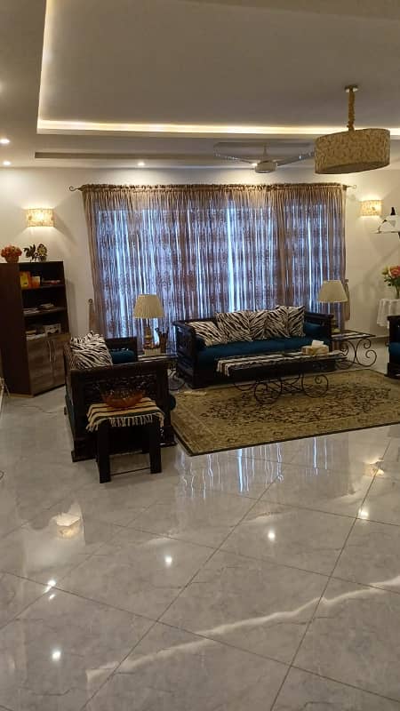 MAIN BOULEVARD (MB) HOUSE FOR SALE DHA PHASE 8 BLOCK S FUL BASEMENT LAHORE OPPOSITE LAHORE SCHOOL OF ECONOMICS 0