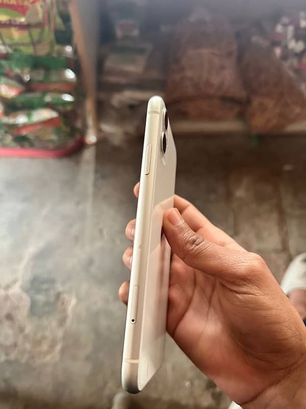 iPhone 11 128 Gb Dual PTA Waterpack 3