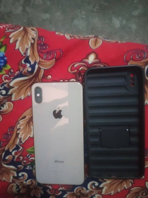 iPhone xs max 64gb non PTA condition 10/10 4