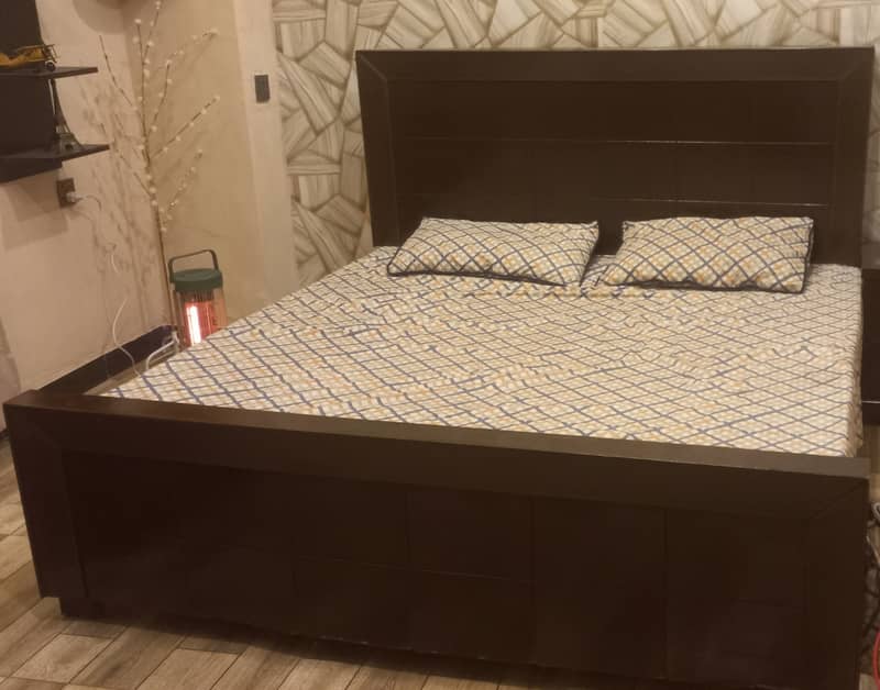 Wooden bed set with mattress 0