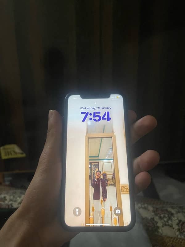 IPhone XR 64 gb 4 month sim work condition 10/10 0