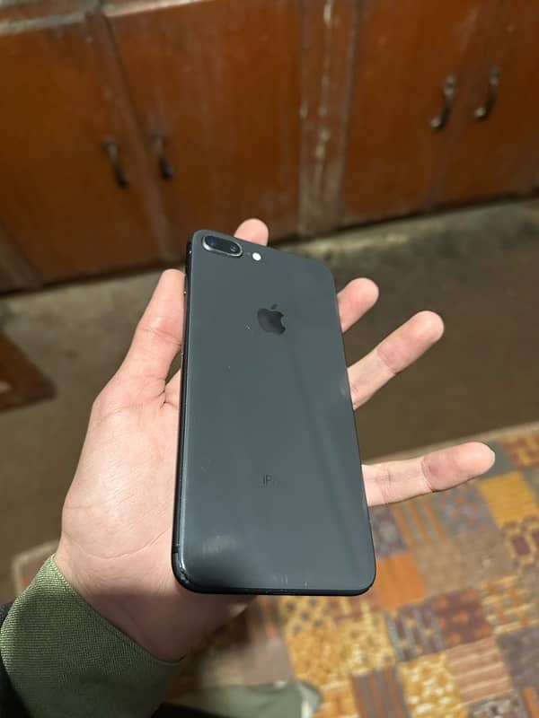 iphone 8 plus 64GB JV 1