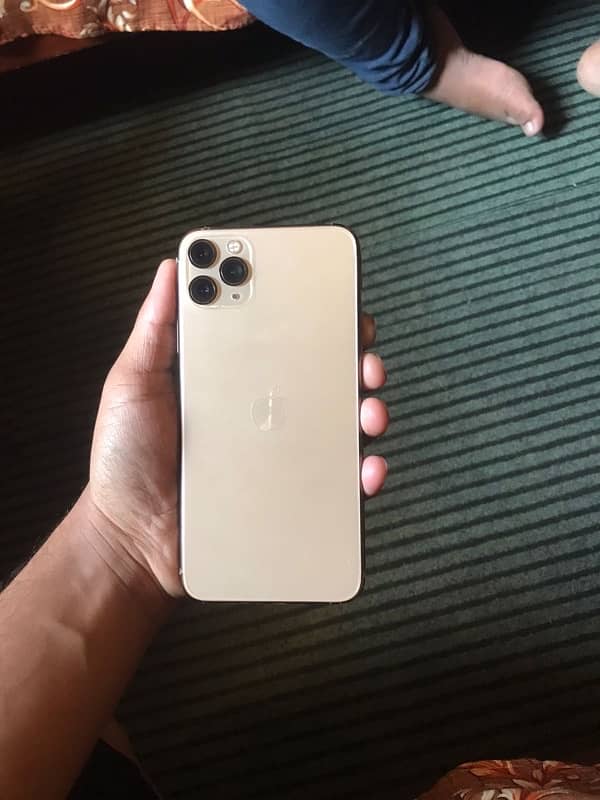 iphone 11 pro max gold color all ok waterpack exchange pssble with 13 0