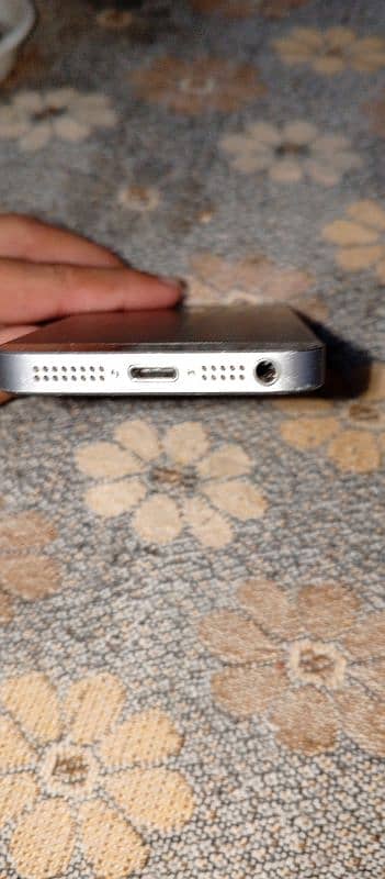 iphone se urgent sale good condition 3