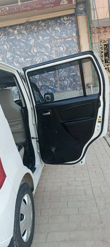 Suzuki Wagon R 2018 11