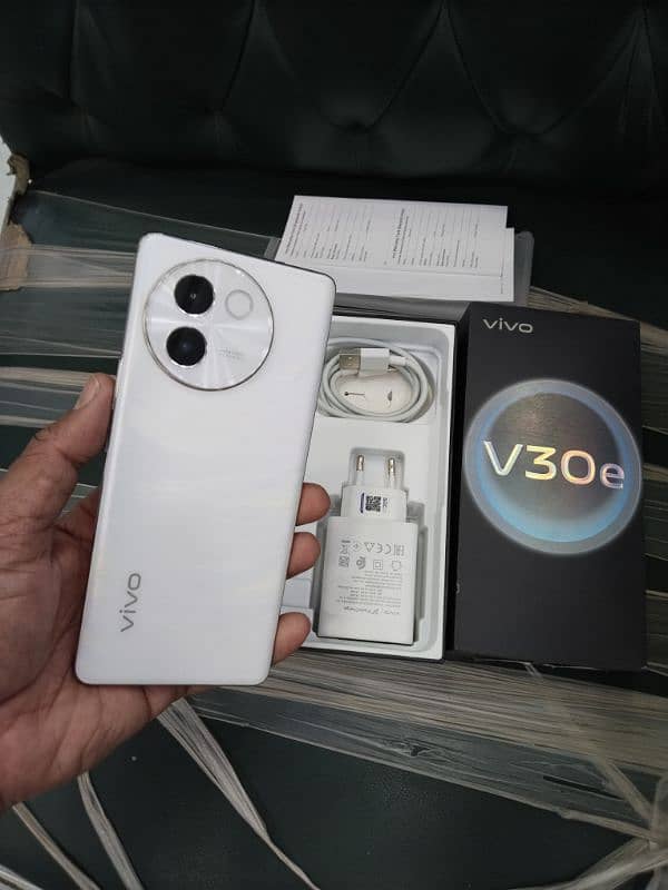 VIVO V30e 0