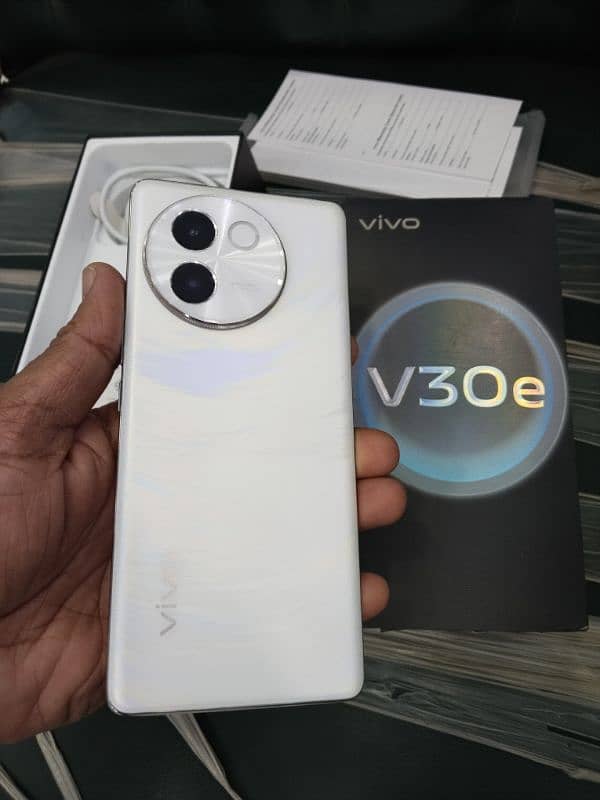 VIVO V30e 2