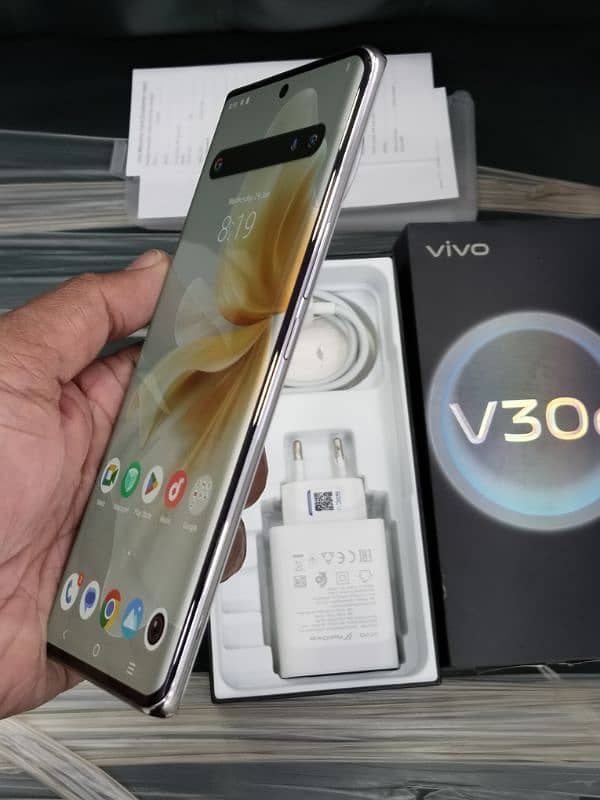 VIVO V30e 3