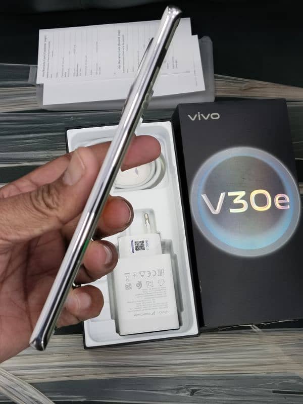 VIVO V30e 5