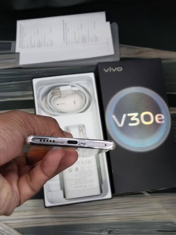 VIVO V30e 6