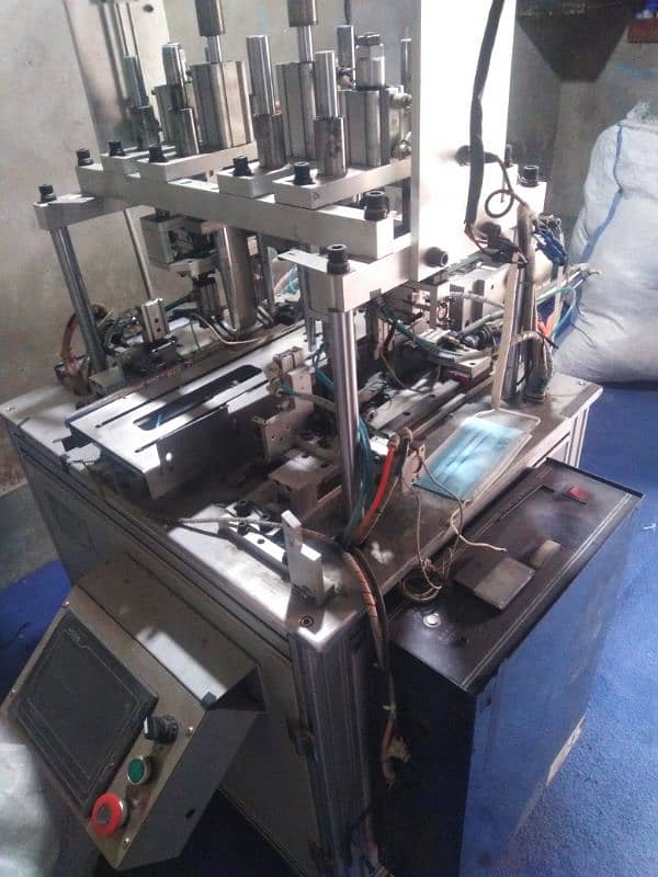 mask punching machine. . mask ki dosri lgany ki machine 2