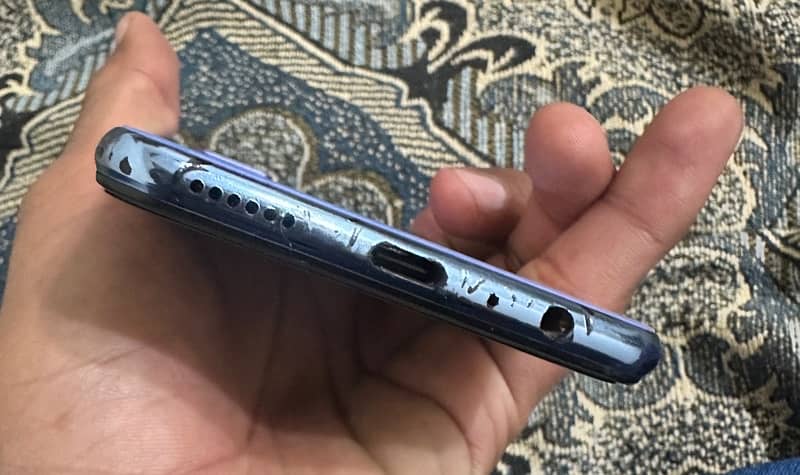 vivo v21e 10.9 condition hai read add pouch k nishan hai 4