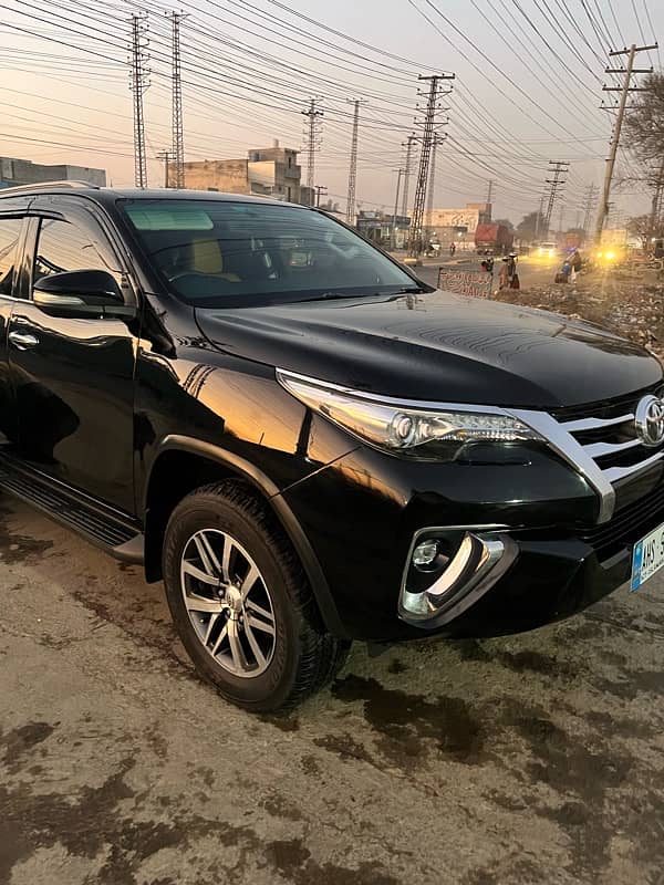 Toyota Fortuner V 2018 3