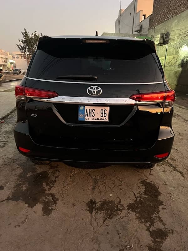 Toyota Fortuner V 2018 4