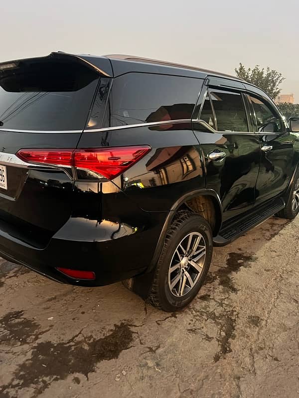 Toyota Fortuner V 2018 6